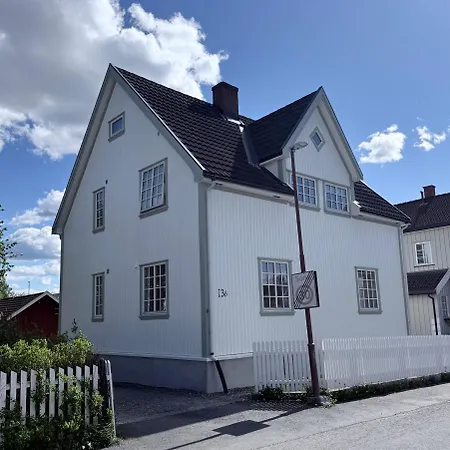 Nyoppusset I Klassisk Hus! *